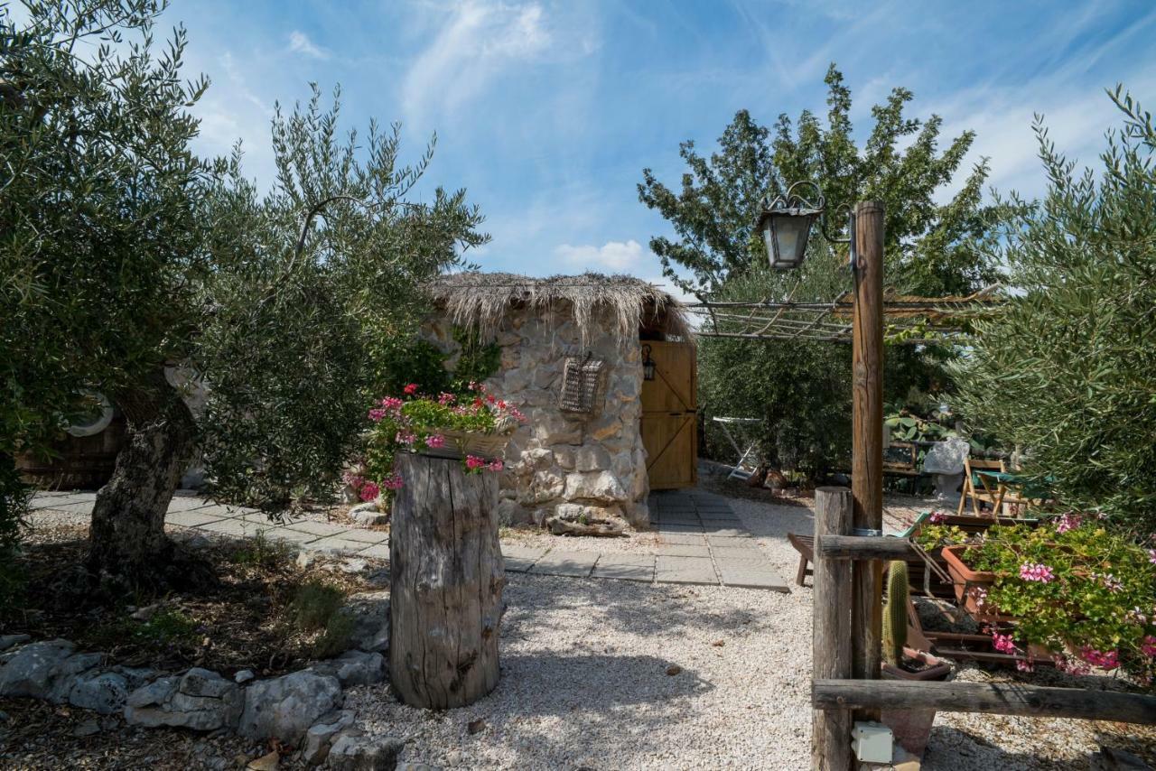 Le Capanne Di Villa Margherita Sonnino Exterior photo